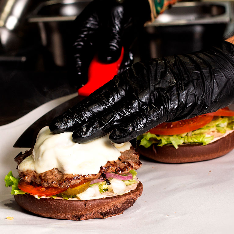 Hamburgueres em preparo